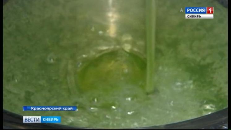 У жителей поселка в Красноярском крае из кранов льется зеленая вода