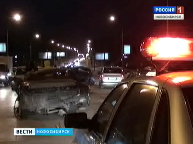 Крупная авария в Октябрьском районе Новосибирска унесла жизнь одного человека
