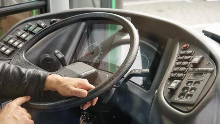 После скандала с женщиной и ребёнком водителя автобуса отстранили от работы в Новосибирске