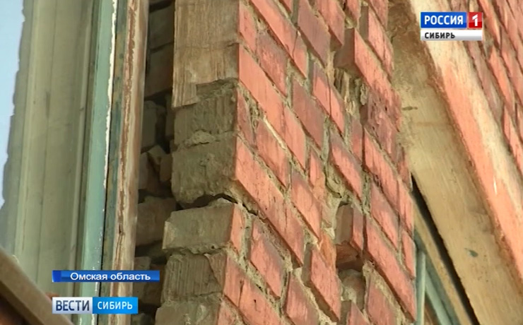 В Омске многоквартирный дом оказался под угрозой обрушения