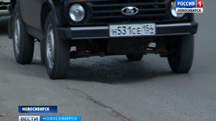 На загруженных магистралях Новосибирска начали устранять колею