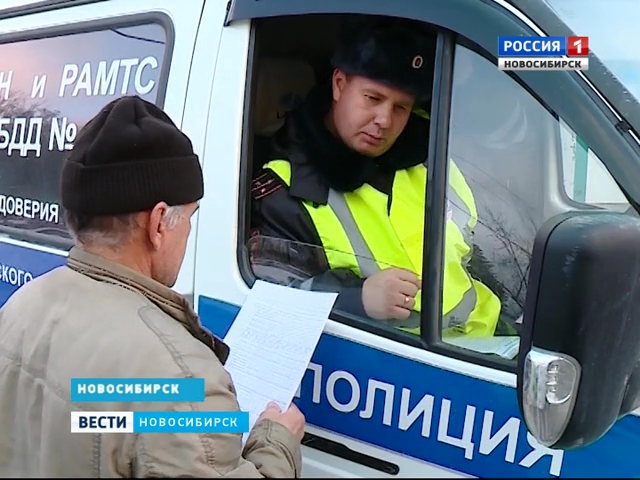Госавтоинспекция Новосибирска проверяет грузовики на трассе