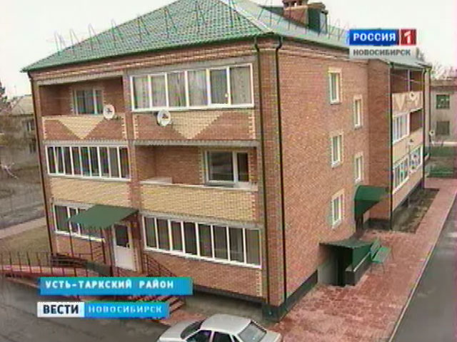 Дети-сироты в Усть-Таркском районе получили комфортные квартиры в новостройках