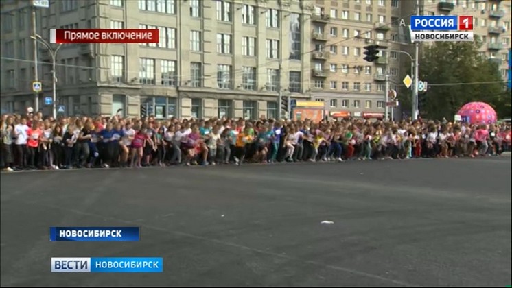 В центре Новосибирска проходит полумарафон памяти Александра Раевича