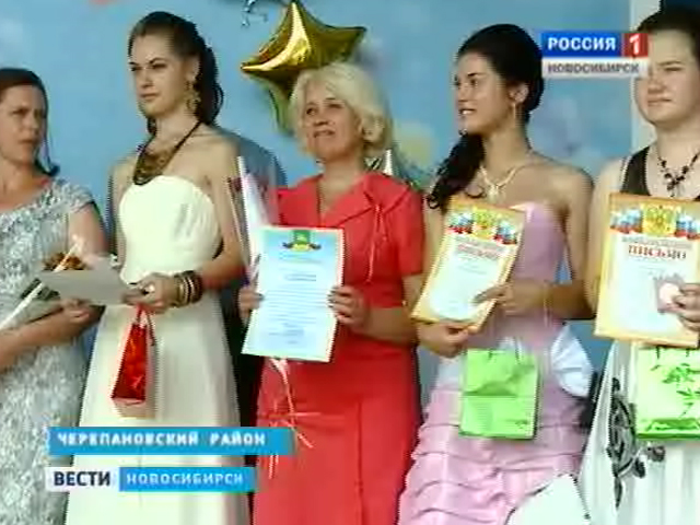 Все выпускники Черепановского района собрались вместе на выпускном балу