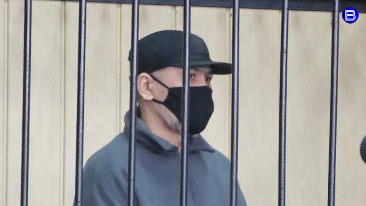 В Новосибирске начали судить обвиняемого в жестоком убийстве семьи в 2014 году