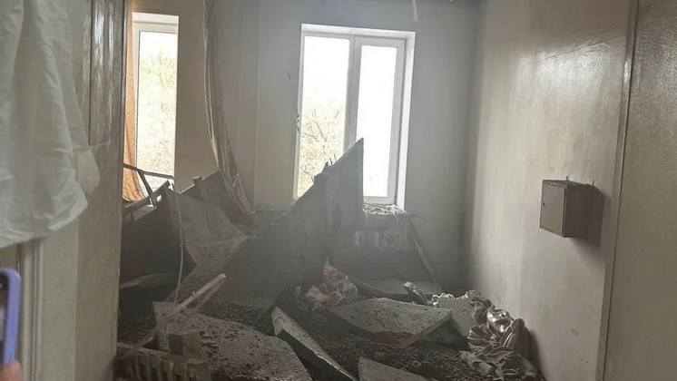 В палате детской больницы Новосибирска обрушился потолок