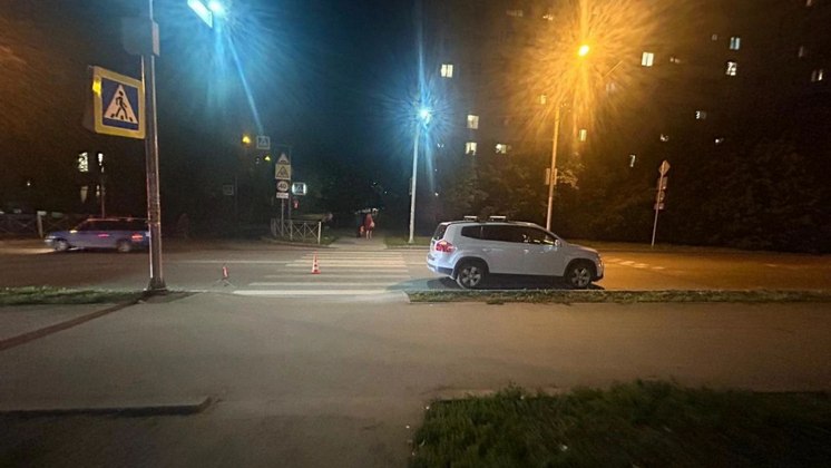 В Новосибирске машина сбила 11-летнего самокатчика на пешеходном переходе