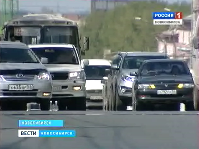 Депутаты проверили, как пережил сибирскую зиму новый асфальт