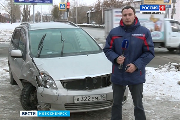 Автолюбительница протаранила остановочный павильон в Новосибирске