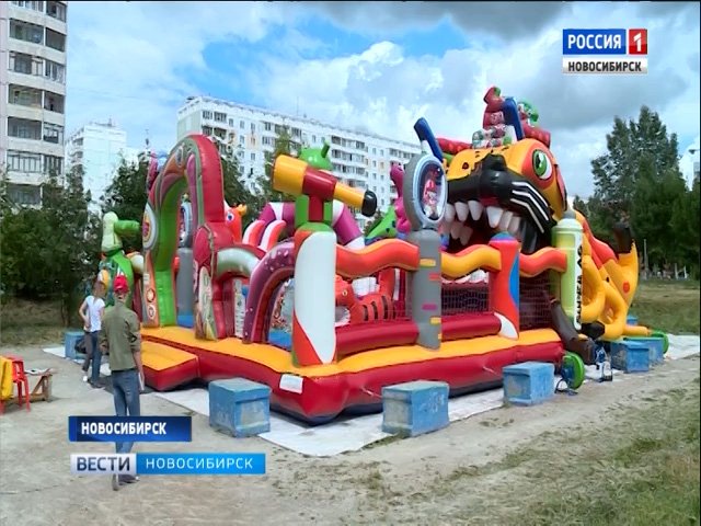 “Вести” проверили на безопасность детскую игровую площадку в Калининском районе