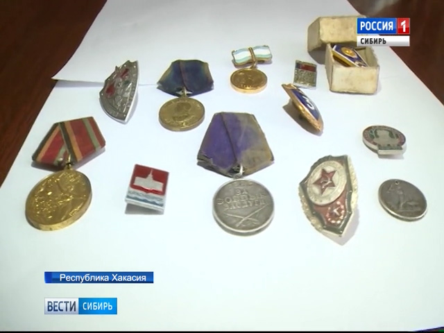 Жители Хакасии во время субботника обнаружили пакет с медалями времен ВОВ