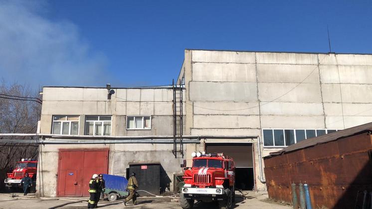 В Новосибирске потушили крупный пожар на складе