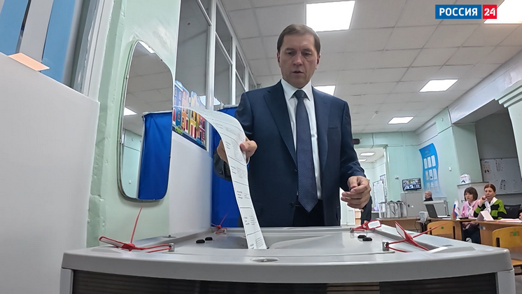 Депутат Госдумы Виктор Игнатов проголосовал в Горском микрорайоне Новосибирска