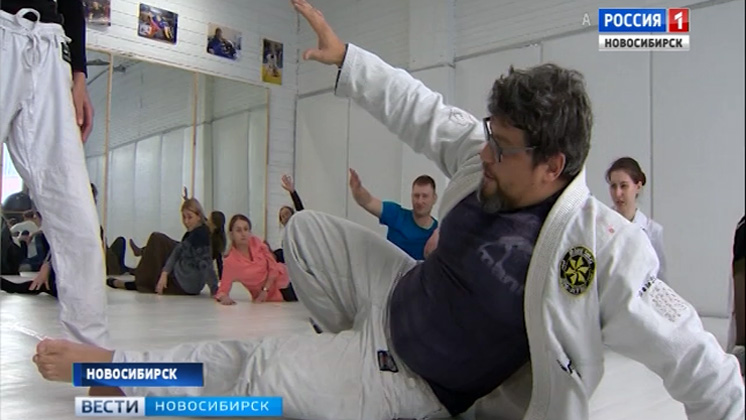 Новосибирских врачей учат защищаться от буйных пациентов