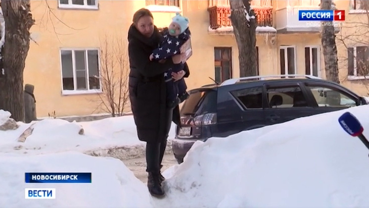 Справились ли дорожные службы с последствиями снегопада в Новосибирске? «Вести» проверили