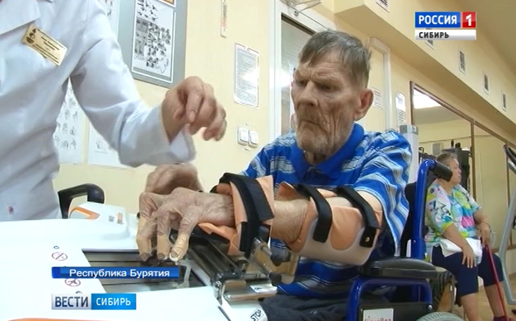 Роботы помогают жителем Бурятии проходить реабилитацию в Центре восточной медицины