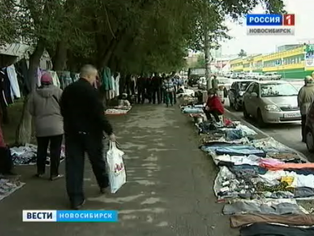 Жители Ленинского района недовольны стихийным рынком под их окнами
