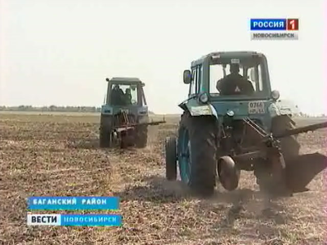 Школьники Баганского района сдали экзамен по вождению трактора