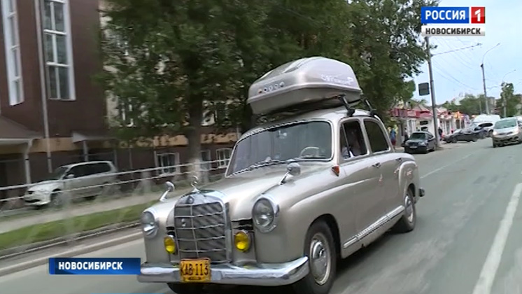 Путешественница добралась из Колумбии до Новосибирска на ретроавтомобиле