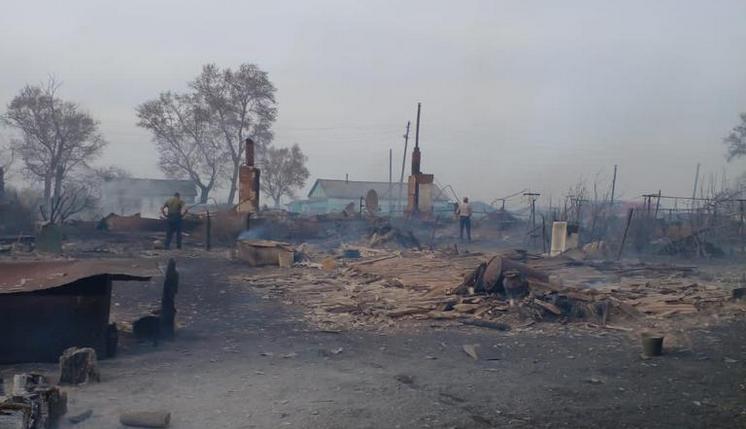 В посёлке Молот Новосибирской области пламя уничтожило 10 домов