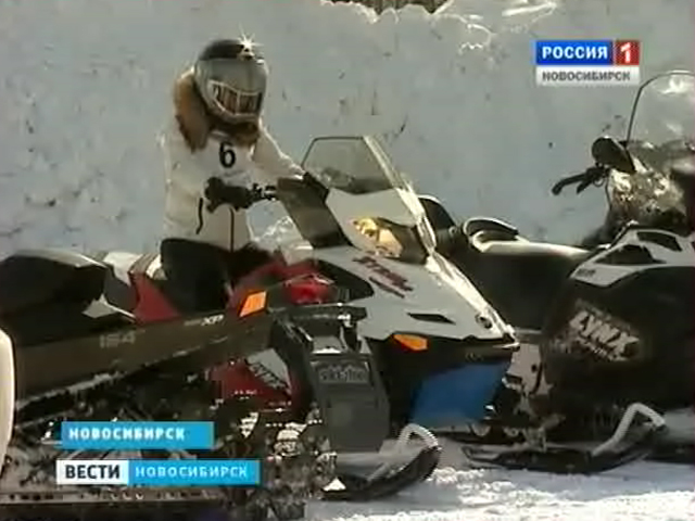 Первый областной кросс на снегоходах прошел в Новосибирске
