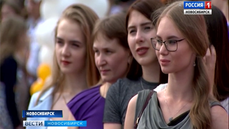 Новосибирские школьники готовятся к выпускным вечерам