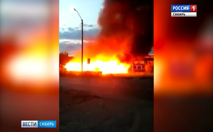 Крупный пожар на АЗС несколько часов тушили в Алтайском крае