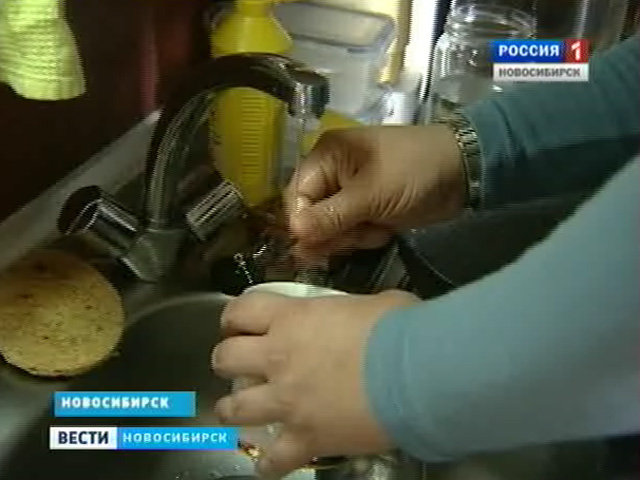 Жители верхних этажей одной из многоэтажек Новосибирска страдают от отсутствия воды