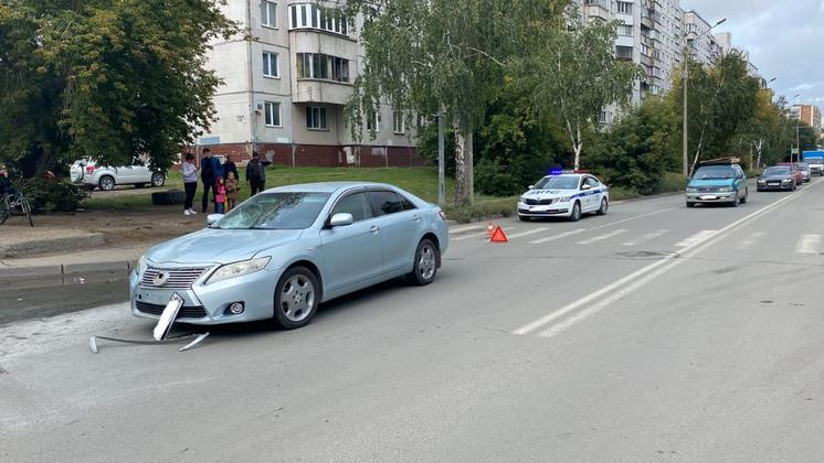 В Новосибирске легковой автомобиль  сбил на пешеходов на переходе