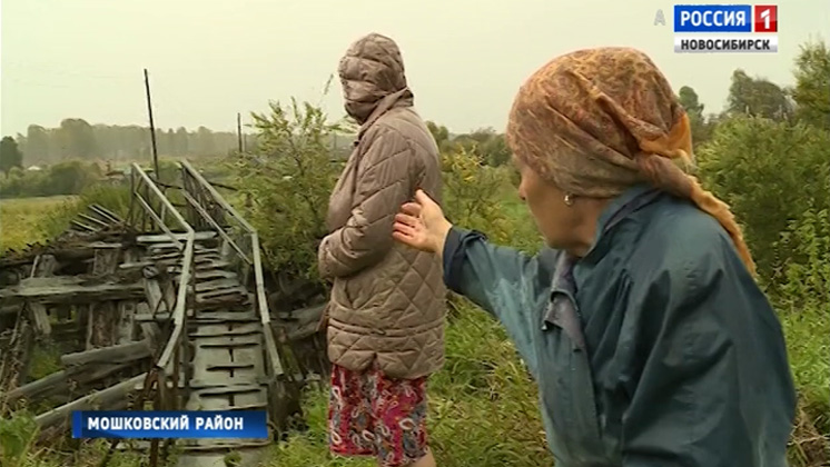 Жители села Старый Порос вынуждены ходить по аварийному мосту, рискуя жизнью