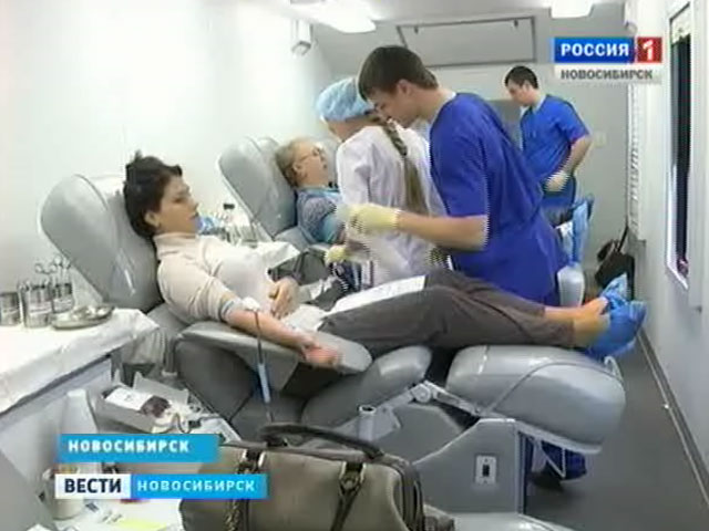 В центре Новосибирска прошла добровольная донорская акция &quot;Помоги делом&quot;