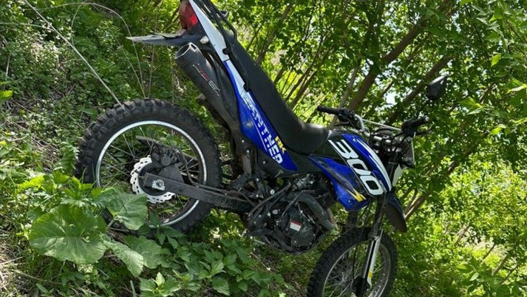 Под Новосибирском 14-летний подросток угнал мотоцикл и спрятал его в лесу