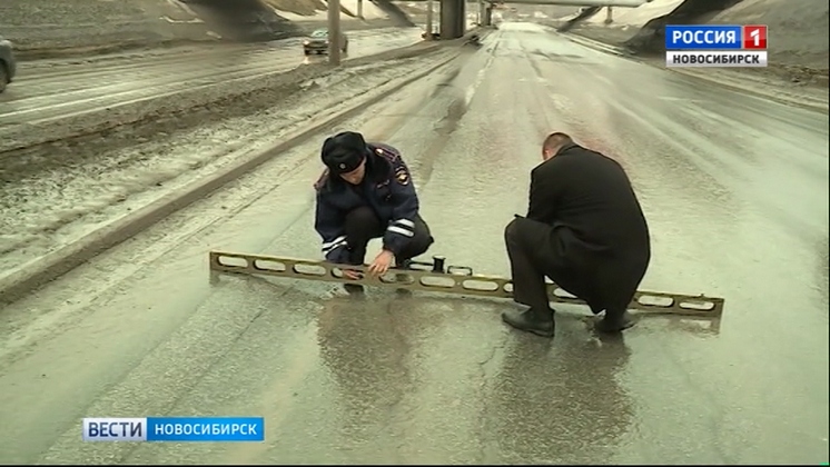 Инспекторы ГИБДД и общественники проверили ямы на дорогах Новосибирска   