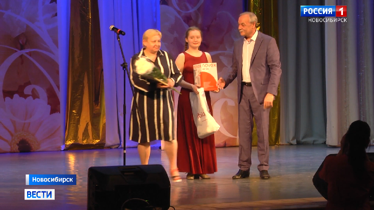 Благодарности и награды за нелегкий труд вручили социальным работникам в Новосибирске