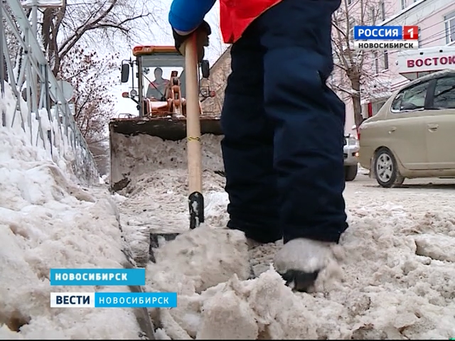 В Новосибирске из-за снегопадов введен режим чрезвычайной ситуации