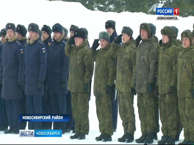 Владимир Городецкий поздравил солдат с Днем защитника Отечества