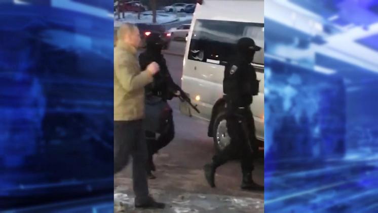 В Новосибирске странное задержание с автоматами переполошило горожан