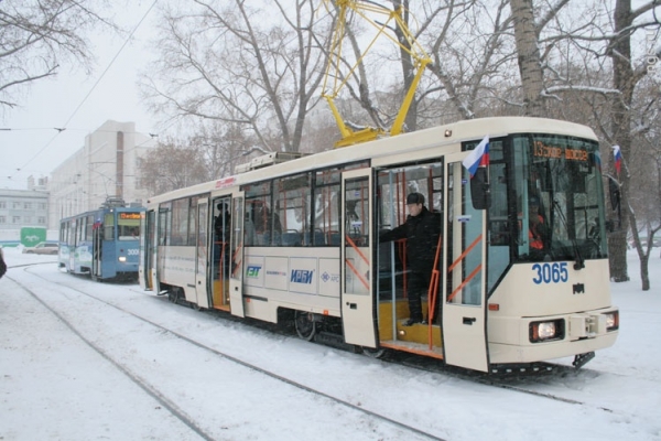 Неизвестные обстреляли 18-й трамвай в Новосибирске