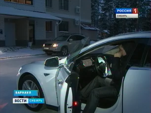 Барнаульские автолюбители испытали электромобиль Tesla model S сибирскими морозами