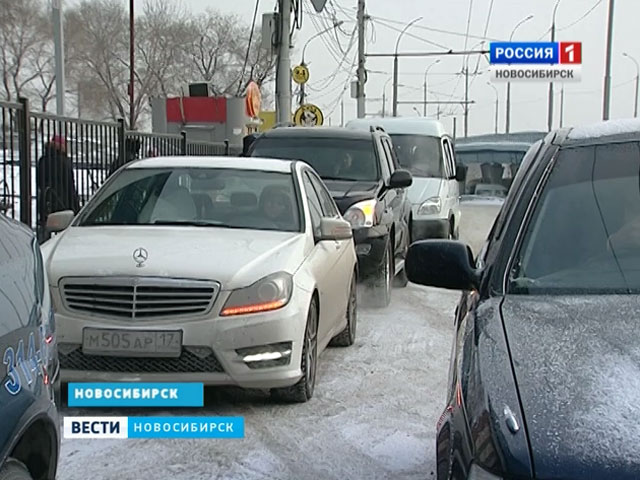 Автомобилисты недовольны отсутствием парковки у новосибирского автовокзала