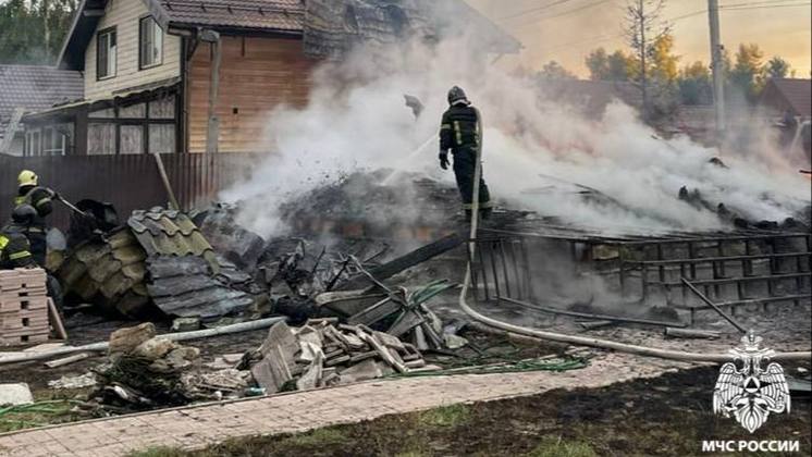Частный дом сгорел в садовом обществе под Новосибирском