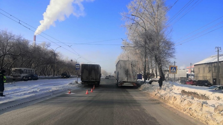 В Новосибирске женщина попала под колёса автомобиля 