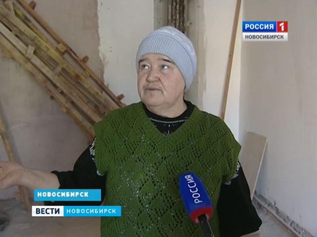 Бердская пенсионерка обвиняет власти в низком качестве ремонта в ее квартире