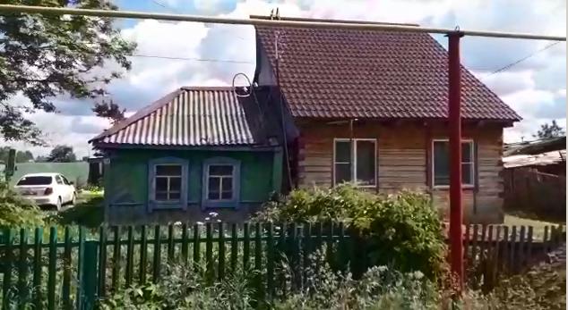 В Мошково выселяют семью с детьми на улицу: их дом может рухнуть в любой момент