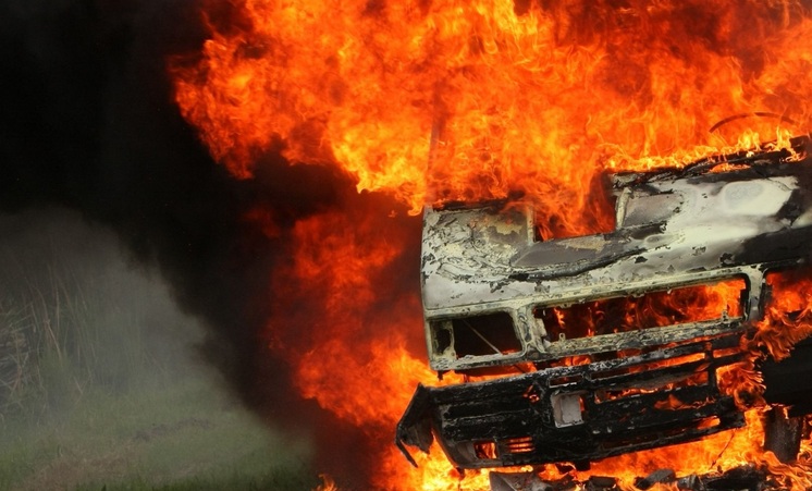 В Новосибирской области горел грузовой автомобиль