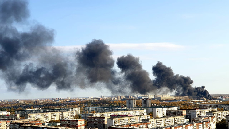 Склад с автомаслами загорелся в Кировском районе Новосибирска