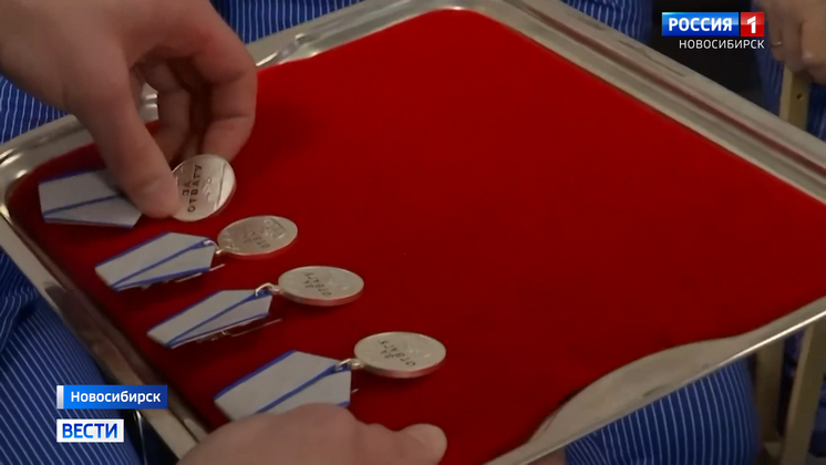 Анна Цивилева вручила награды участникам СВО в новосибирском военном госпитале