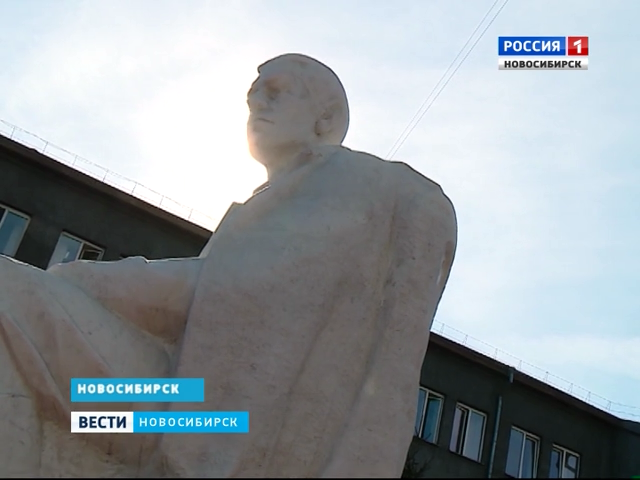 В Новосибирске представили обновленный памятник Борису Богаткову