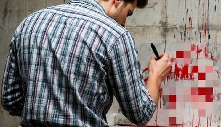 Новосибирца арестовали на пять суток за экстремистскую надпись в подъезде